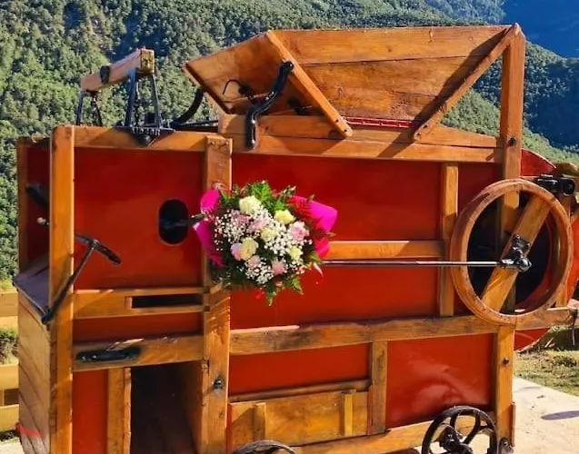 La Era De シャレー Lardiés